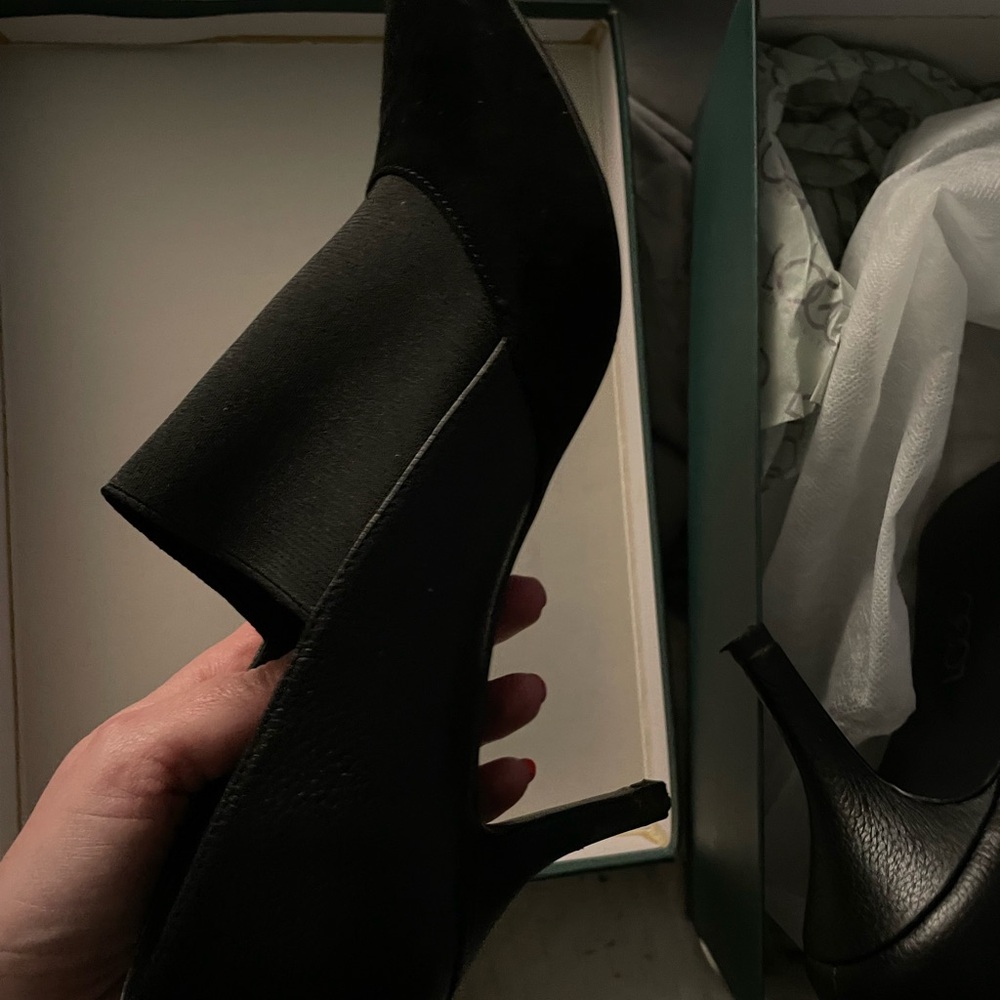Logo by Lori Goldstein Black Pointed Toe Heels - Picture 4 of 10